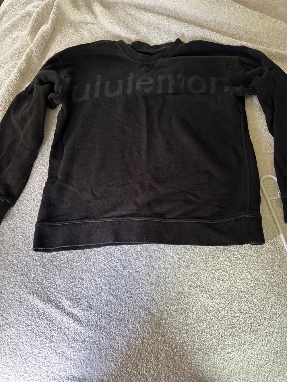 lululemon athletica - woman’s Crewneck Sweatshirt size 6/8? ( flaw read below) - Picture 3 of 4